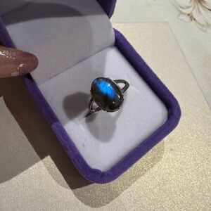 Labradorite stone on 925 silver setting

Adjustable